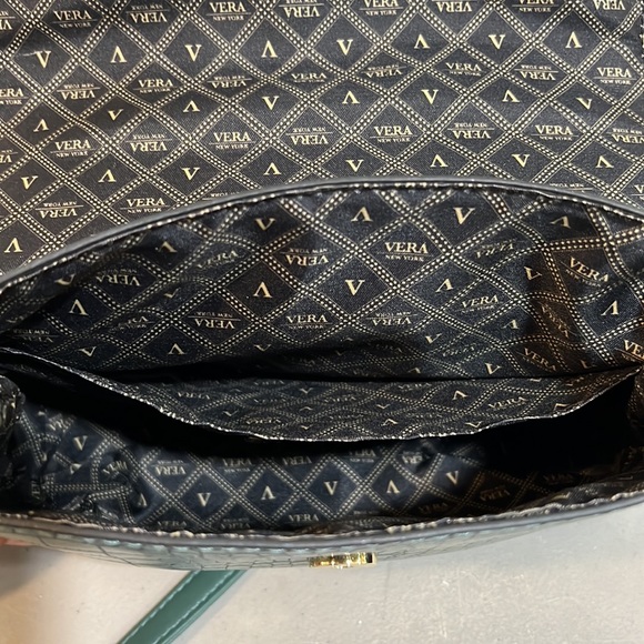 Vera New York Shoulder Bag - Picture 7 of 14